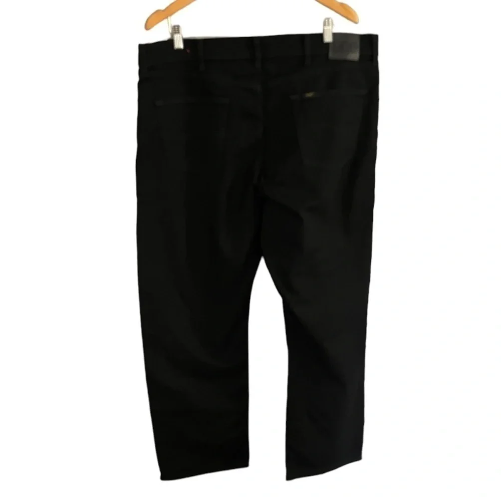NWT REGULAR FIT STRAIGHT LEG JEAN:DOUBLE BLACK Size 40x 30